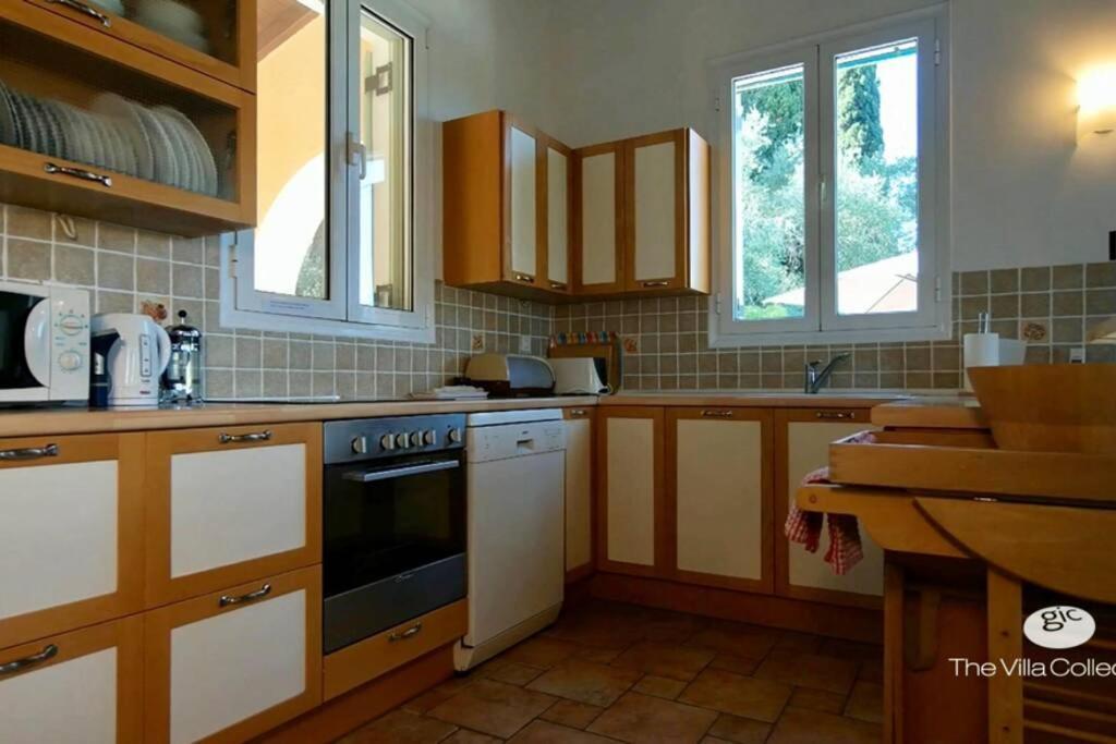 Gastouri Villa Pascalia With Heated Pool In October And Views Achilleion ภายนอก รูปภาพ